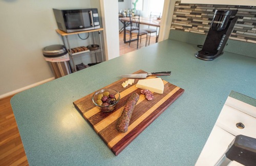 Ferndale House | 2BR with Pretty Art and Cinema Reclining Couches