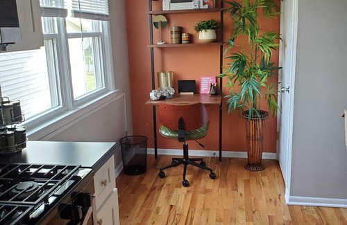 Geneva Apartment | 2CHICAGO Train 1MI/WIFI/KING/Free parking/Fox River Bike Trail