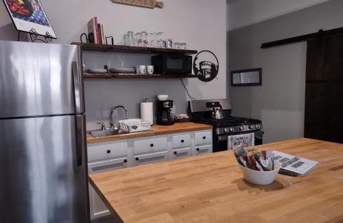Natchez Apartment | 2feathers inn