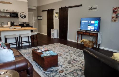 Natchez Apartment | 2feathers inn