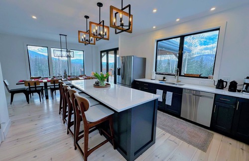 Franconia House | 2M New rustic contemporary home with stunning views, great amenities and perfect private location.