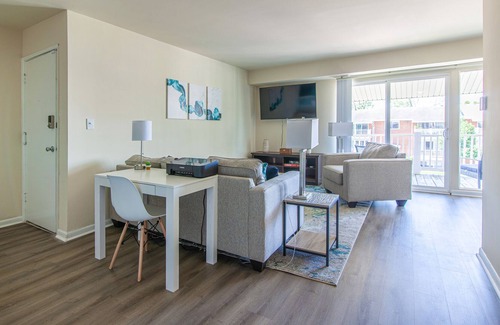 Odenton Apartment | 2mi to Base**2-King Beds**55' Roku TVs**300Mbps