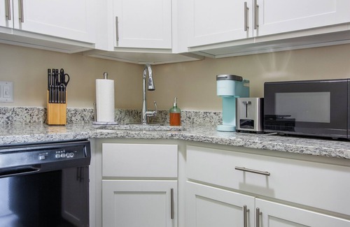 Odenton Apartment | 2mi to Base**2-King Beds**55' Roku TVs**300Mbps
