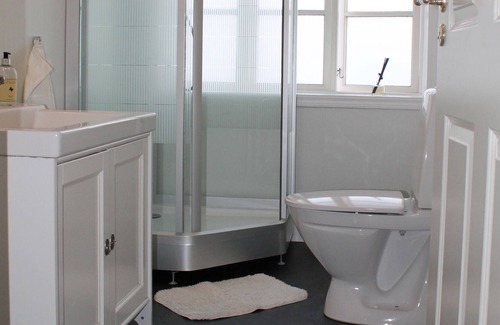 Husavik Apartment | 2nd floor apartment in central Husavik
