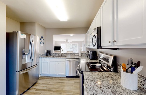 Ocean View Condo | 2nd-floor condo at Bethany Bay with pool, on-site golf, and sports courts