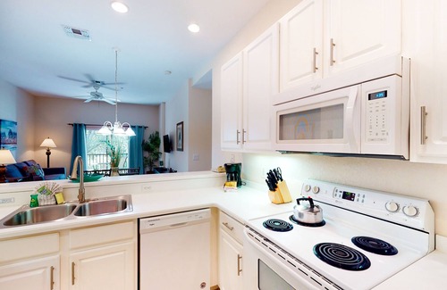 Bahama Bay Condo | 2nd floor condo w/restaurant, gym, balcony, tennis court, basketball court