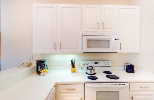 Bahama Bay Condo | 2nd floor condo w/restaurant, gym, balcony, tennis court, basketball court