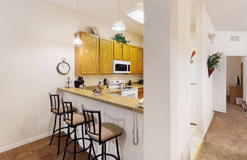 Bahama Bay Condo | 2nd floor condo w/sauna, restaurant, balcony, gym, tennis court