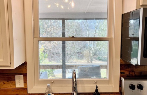Lake Junaluska Apartment | 2nd Floor Updated 2br/2ba, 3 min Walk to Lake!n