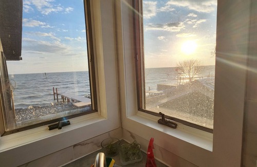 Amherstburg Apartment | 2nd Floor Upper Lakeside Duplex with a bird`s eye view