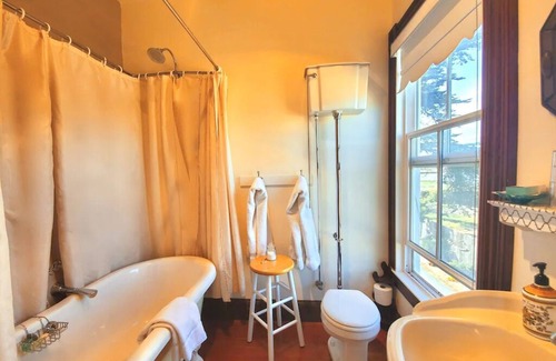 Moss Landing Cabin | 2nd floor(Upstairs/Level 01) - Historic House - Fireplace.