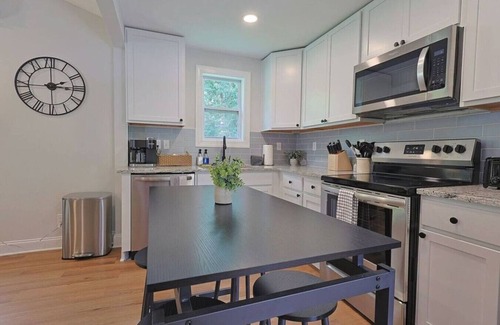 Knoxville House | 2S/Franklin · Quiet Country Cottage ~10 min to Downtown & UT