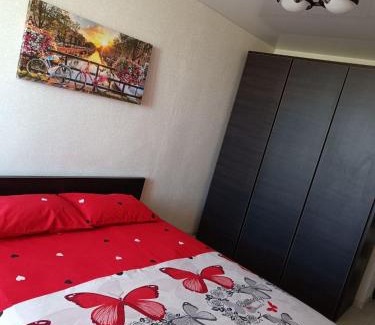 Chornomorsk Apartment | 3-кімнатна квартира в центрі