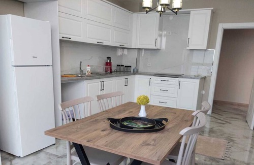 Yomra Apartment | 3+1 top-floor apartment unit with a nice sea view in a central location