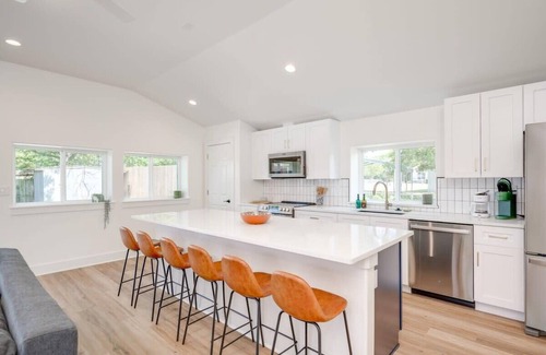 Blanco House | 3/2 Modern Escape, hot tub, Blanco river/pool