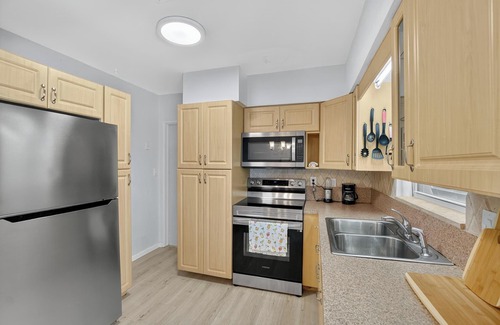Crossroads Area House | 3/2 Oasis w/Private Heated Pool, Spa + Office. 8 Min to Beach. Pet Friendly!