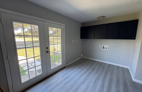 Brushy Bend Park House | 3.5 acre home - Round Rock Brush Creek Corporate remodeled fully furnished