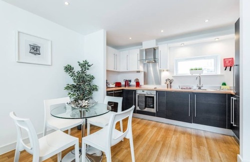 Guildford Apartment | 3 Abbots Yard - 2 bedroom apartment