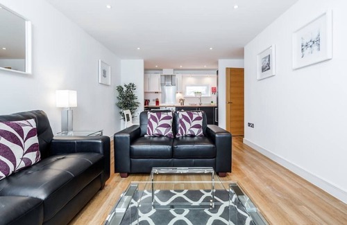 Guildford Apartment | 3 Abbots Yard - 2 bedroom apartment