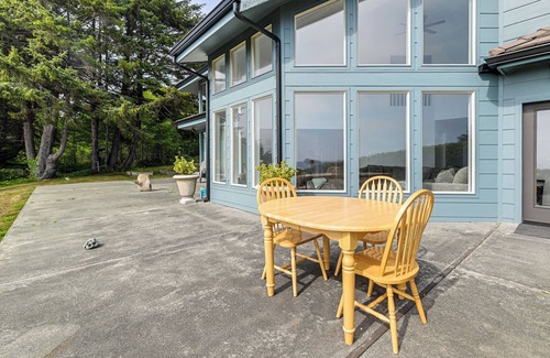 Brookings House | 3-Acre Property: Beachfront Home in Smith River!