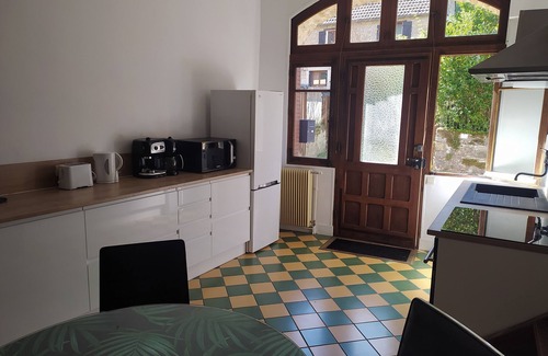 Saint-Lothain Apartment | 3* apartment, 96m2, self-contained with terrace, 18th century winegrower's house.