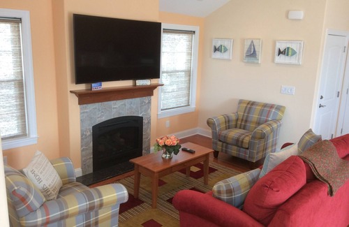 Gold Coast Condo | 3 BDR / 2 Bath condo, 5 houses from Ocean City's Gold Coast beach