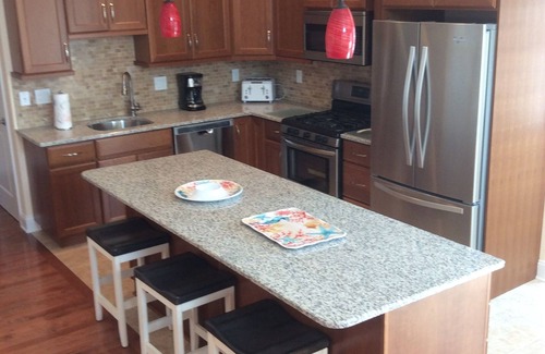 Gold Coast Condo | 3 BDR / 2 Bath condo, 5 houses from Ocean City's Gold Coast beach