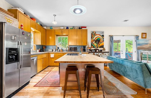 Bouldin House | 3 BDR Gem in South Austin – Walk to South Congress Street & Restaurants!