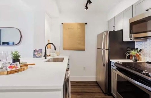 Hoboken Condo | 3-bed 2 bath condo in fabulous Hoboken with WiFi, AC, fitness room