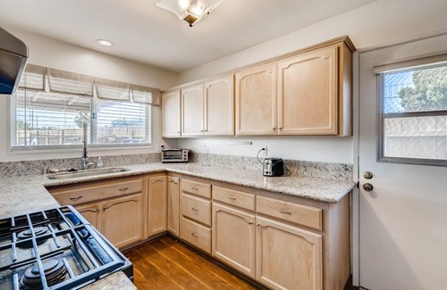 Clairemont House | 3 Bed 2 bath Home, Salt Water Pool & Jacuzzi, Covered Patio, BBQ, close to all!
