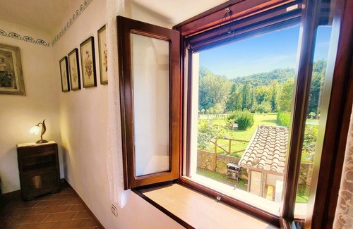 Gallicano Villa | 3 bed 2 bath house, private pool, wonderful gardens, walk restaurant, WIFI