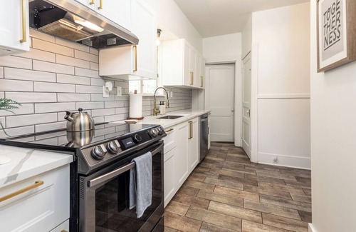 East Memphis House | 3 Bed, 2 Bath Work Trip or Leisure ~ U of M area