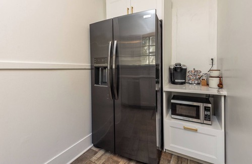 East Memphis House | 3 Bed, 2 Bath Work Trip or Leisure ~ U of M area