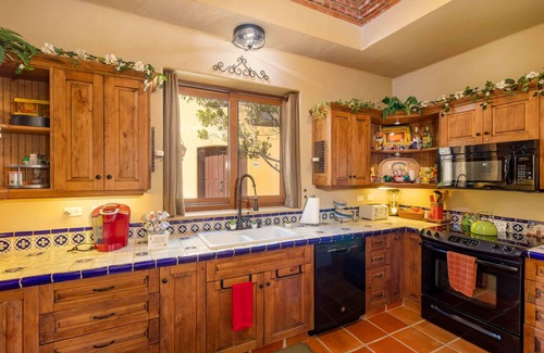 Nopolo House | 3 bed 3 bathLess than 5 minutes from the beach and community pool!