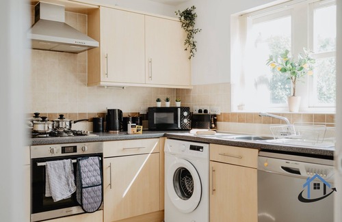 Derby House | 3 bed and 3 bath townhouse, free parking, sleeps 6n