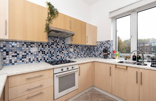 Winchester Apartment | 3 Bed Apartment with Cathedral Views and Free City Centre Parking
