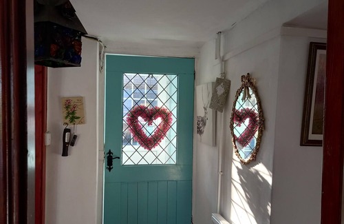 Caergeiliog Cottage | 3 Bed Cottage- Immense Gardens - 5 mins drive to Rhosneigr + its stunning beach