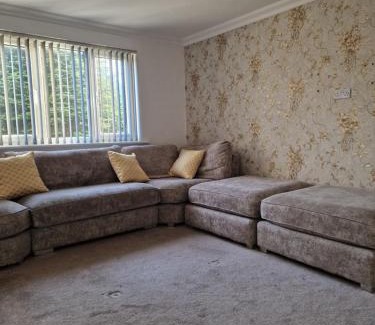 Heckmondwike House | 3 Bed Executive Home Heckmondwike