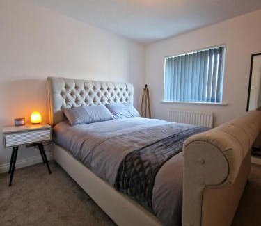 Heckmondwike House | 3 Bed Executive Home Heckmondwike