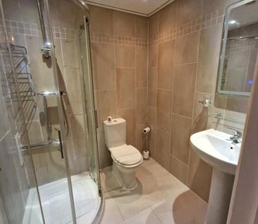 Heckmondwike House | 3 Bed Executive Home Heckmondwike