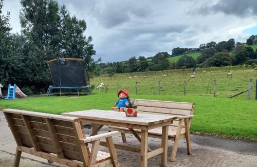 Strabane House | 3 Bed Farmhouse - Sleeps 6 - Wifi - Parking