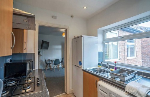 Newcastle-upon-Tyne Apartment | 3 Bed Flat-Close to City Centre