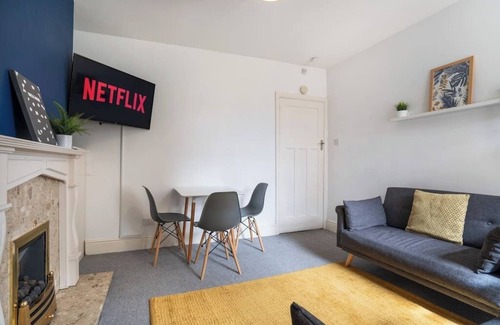 Newcastle-upon-Tyne Apartment | 3 Bed Flat-Close to City Centre