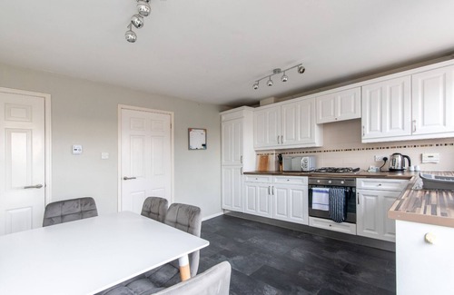 Pontefract House | 3 Bed Gem in Pontefract for Easy Commutes to Leeds and Wakefield