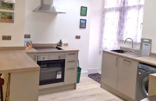 Rhondda House | 3 bed home with garden, valley views, nr Cardif