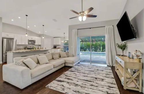 Rural Estates House | 3 bed home w/beautiful pool in tropical paradise