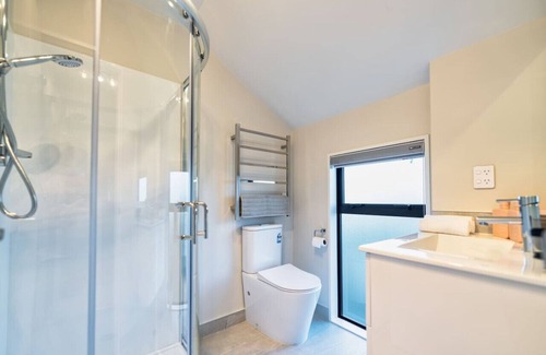 Riccarton House | 3 bed home with pool table near Westfield Mall