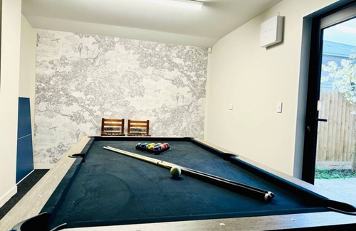 Riccarton House | 3 bed home with pool table near Westfield Mall