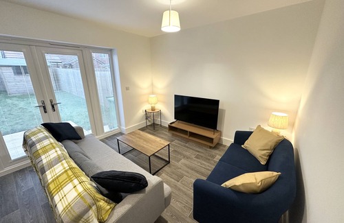 Stafford House | 3 Bed House | Business or Leisure | Free Parking