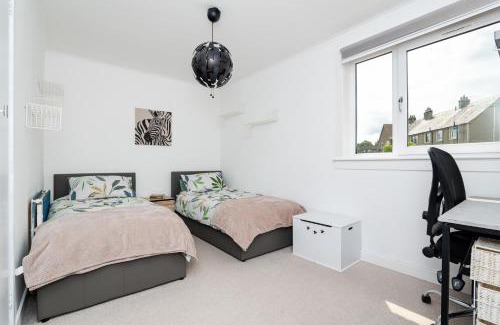 Peebles House | 3 Bed House-Free Parking